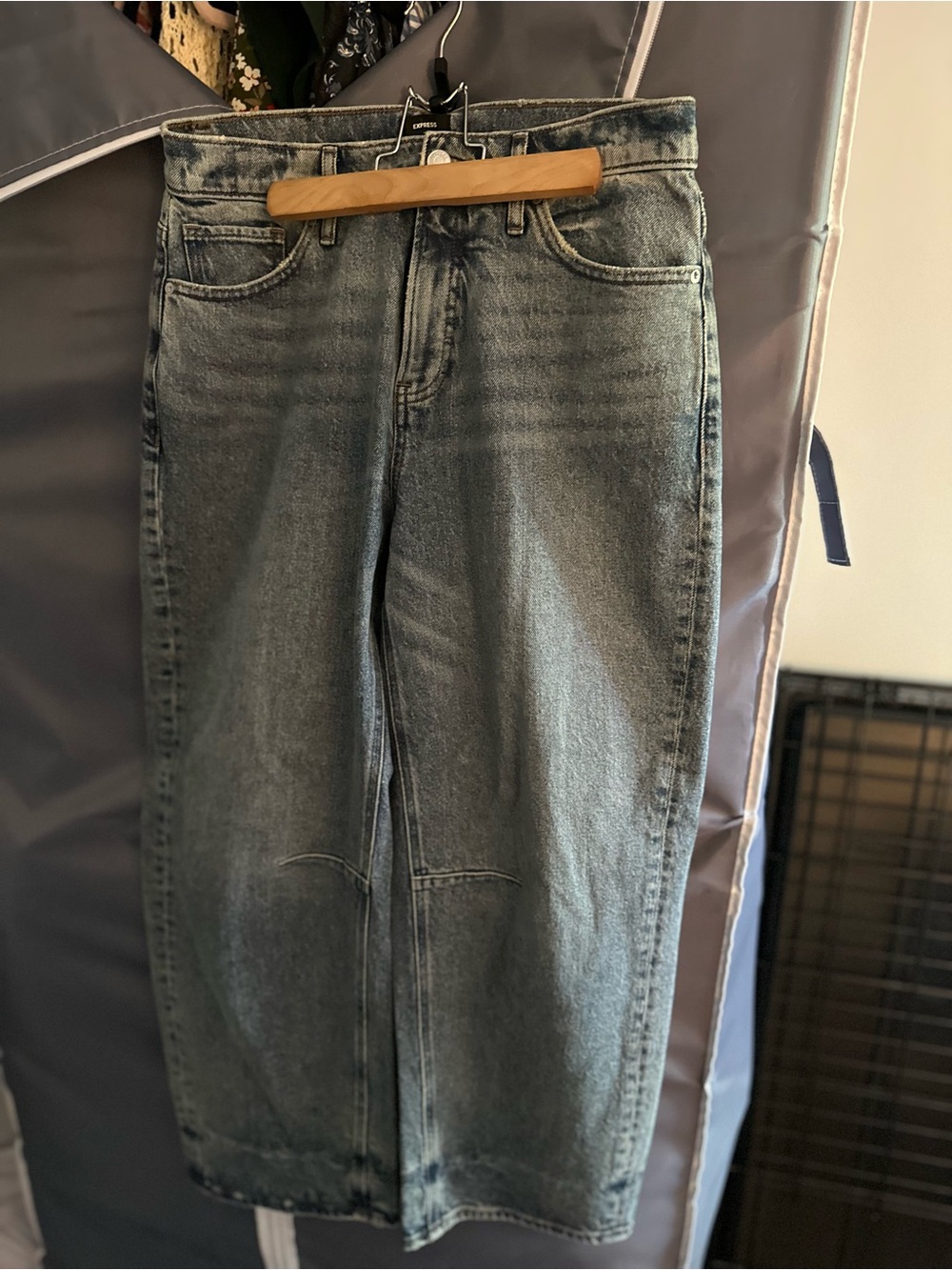 Women’s Express Barrel Leg High-Waist Denim Jeans - Washed Blue